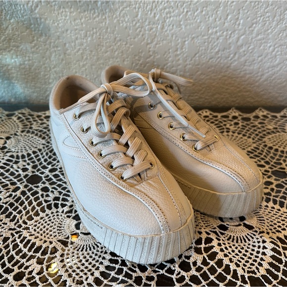 Tretorn Original Nylite Light Tan Leather Lace Up Sneakers - Picture 3 of 15